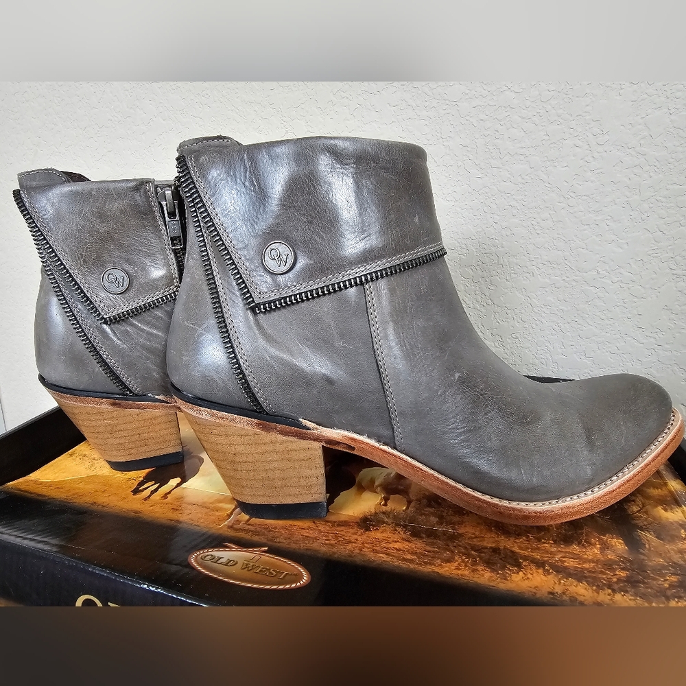 Old West leather booties, Size 8.5, Gray